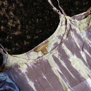 Rock & Republic Cold Shoulder blouse- Size XS.